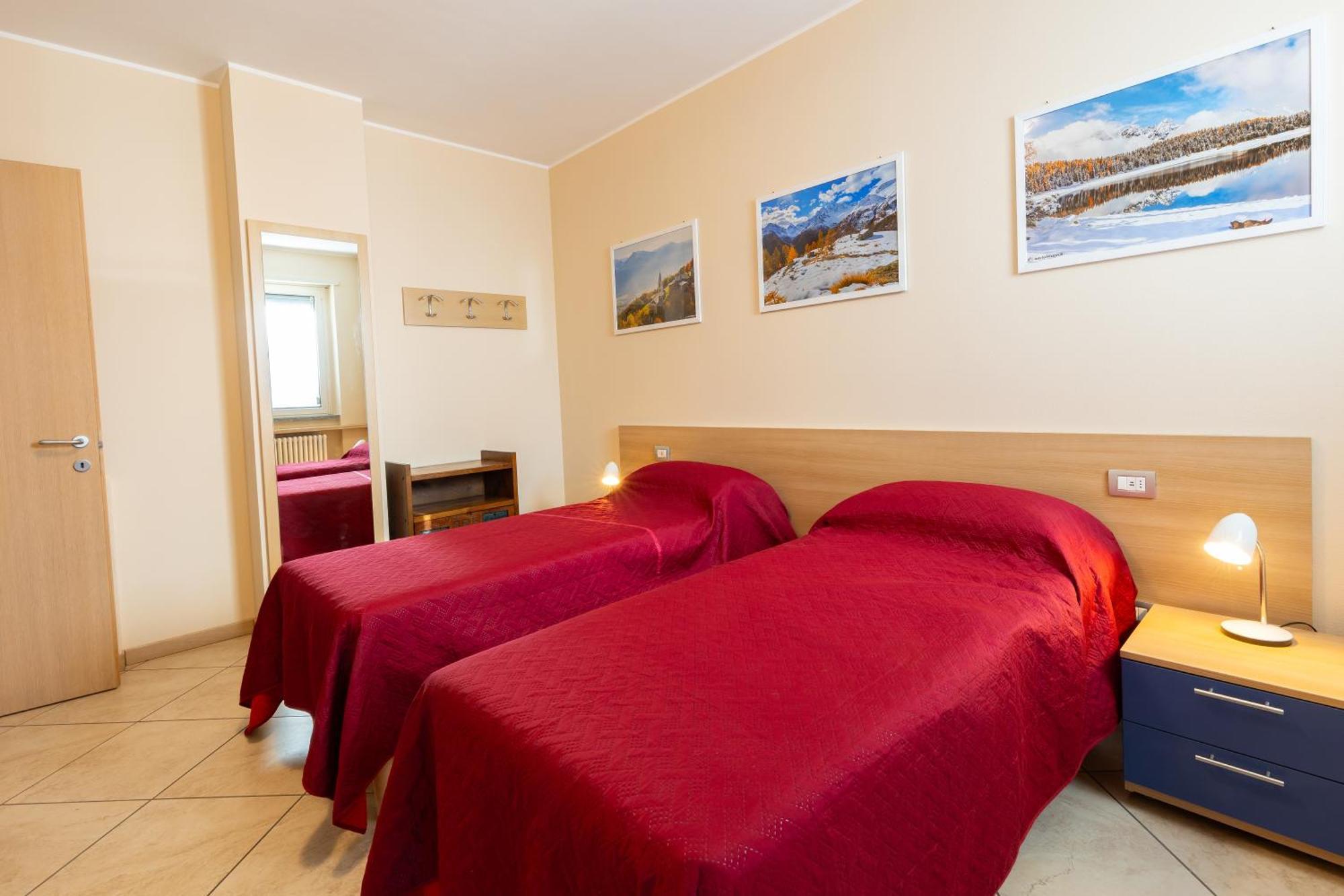 Residenza Il Castello Apartment Sondrio Bagian luar foto