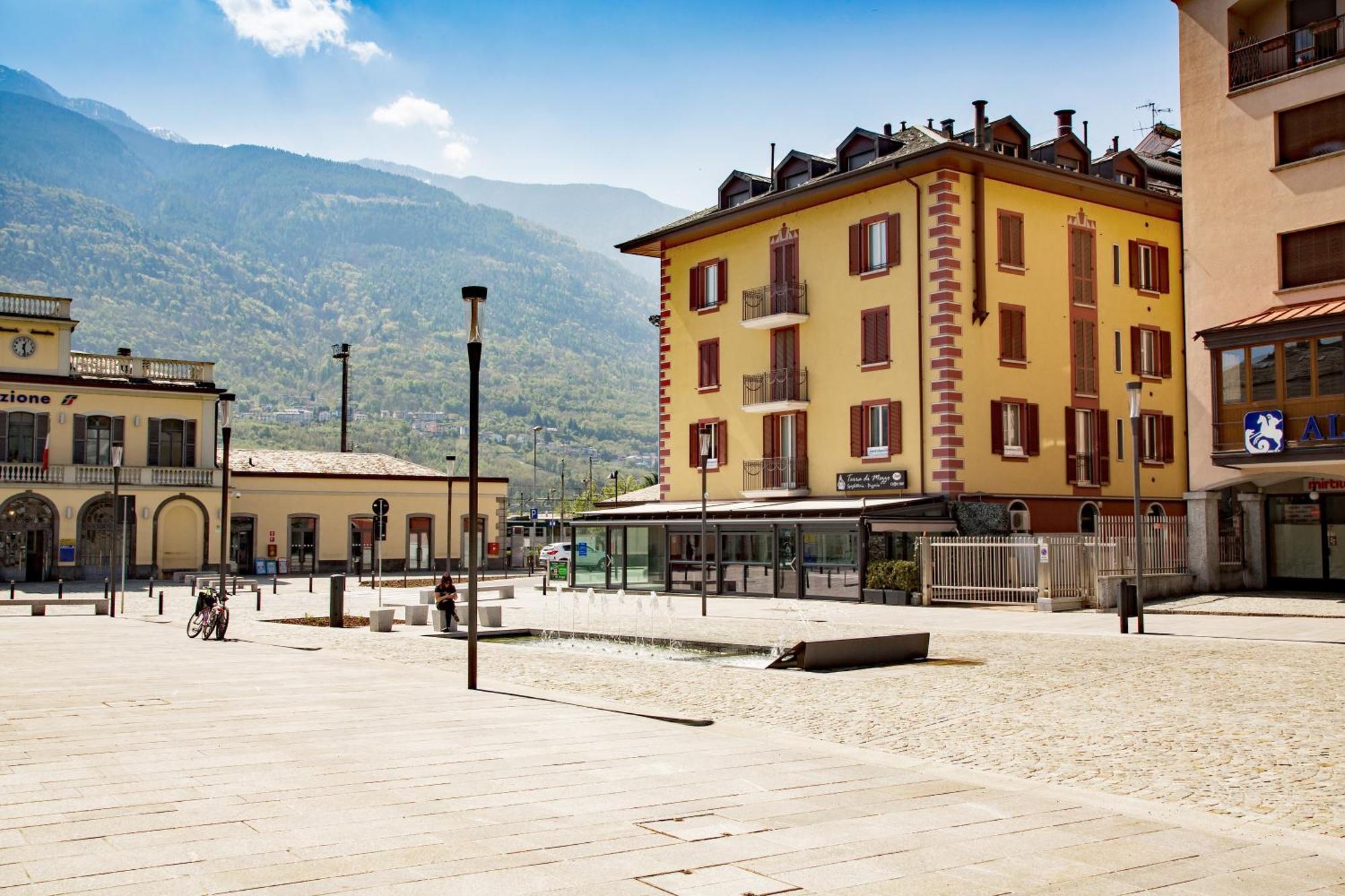 Residenza Il Castello Apartment Sondrio Bagian luar foto