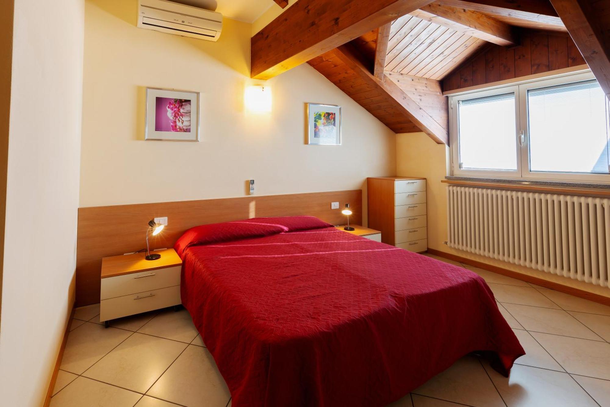 Residenza Il Castello Apartment Sondrio Bagian luar foto